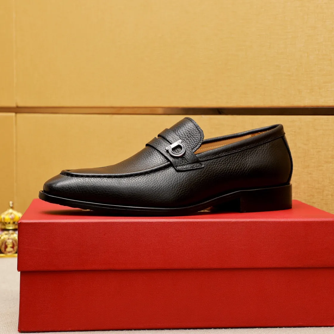 Men's shoes 💰460 💐 Product trademark: Ferragamo "Ferragamo" casual leather shoes Regular size: 38-44 (45.46🉑️customized) Product materials: Selected imported first-layer pebbled cowhide leather upper + luxury hardware buckle, imported water-dyed cowhide leather lining. Strong three-dimensional visual effect, original outsole color: 2⃣️seed leather materials optional